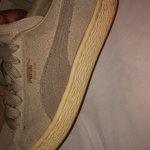 tan puma suedes